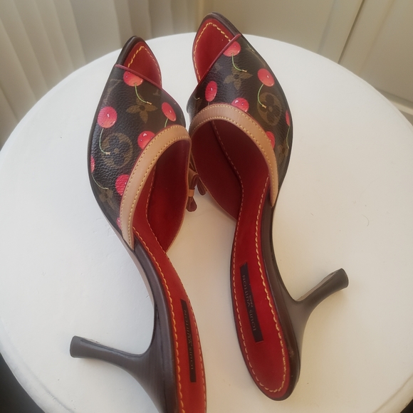 ❤️❤️ SOLD ❤️❤ NEW Very Rare Louis Vuitton Cerise Pumps - Picture 7 of 9